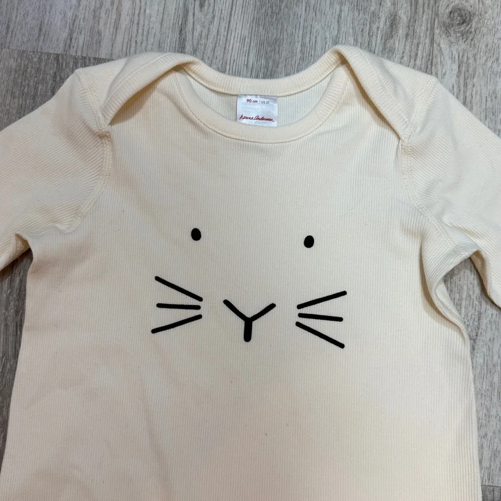 Hanna Andersson Cream onesie - Picture 2 of 5